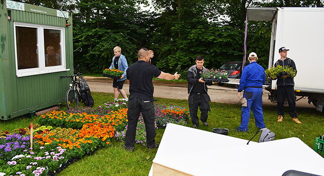 Samarbejdet mellem Roskilde Festival og Roskilde Tekniske Skole omfatter i 2015 bl.a. Artist Village og backstageområdet bag orange scene