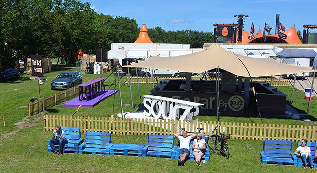 Samarbejdet mellem Roskilde Festival og Roskilde Tekniske Skole omfatter i 2015 bl.a. Artist Village og backstageområdet bag orange scene