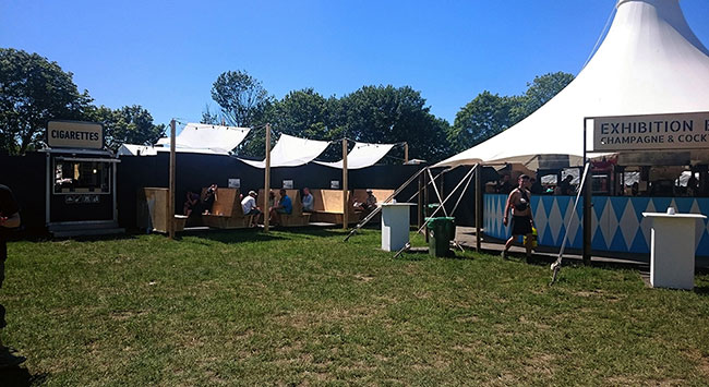 Festivalfolket har taget siddemøblerne til sig