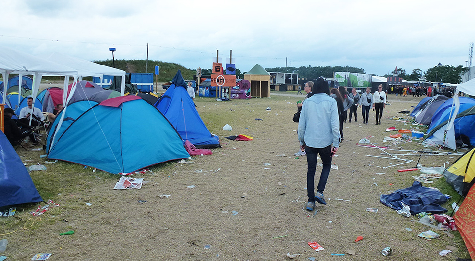 Samarbejdet mellem Roskilde Festival og Roskilde Tekniske Skole omfatter i 2016 bl.a. cirkusskure til personale på recyclingsstationer, grønne kompostreaktorer og Clean Portaler