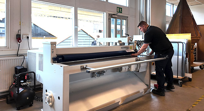 Elektronisk pladesaks til blikkenslagere