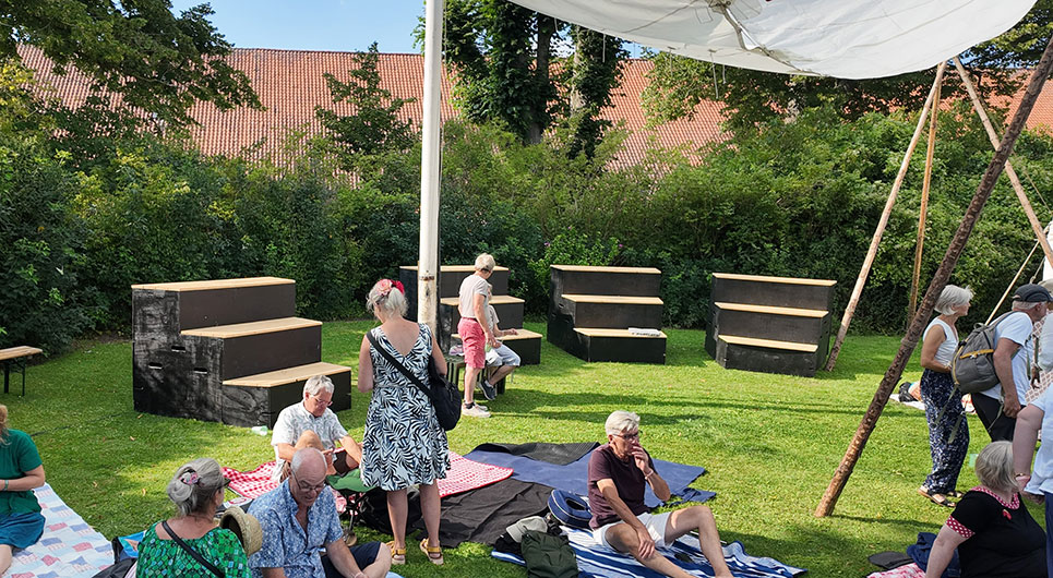 Tribune bygget af tømrerelever til Kultursalonerne Gisselfeld