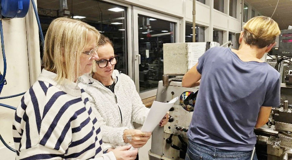 Kvindenetværk prøver kræfter med maskiner