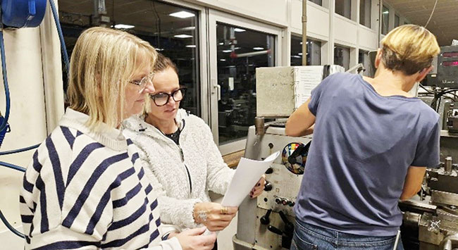 Kvindenetværk prøver kræfter med maskiner