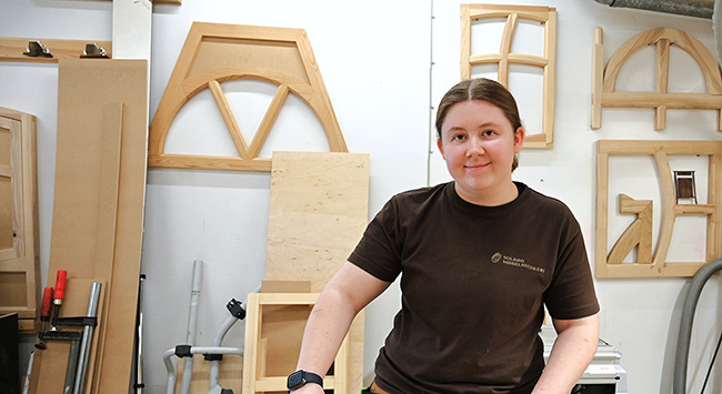 Møbelsnedker Line skal til DM i Skills 2026